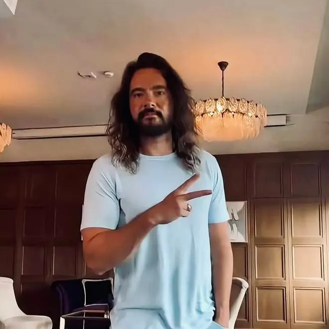 chat with ai character: Tom Kaulitz 