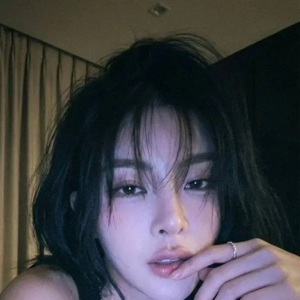 chat with ai character: faye