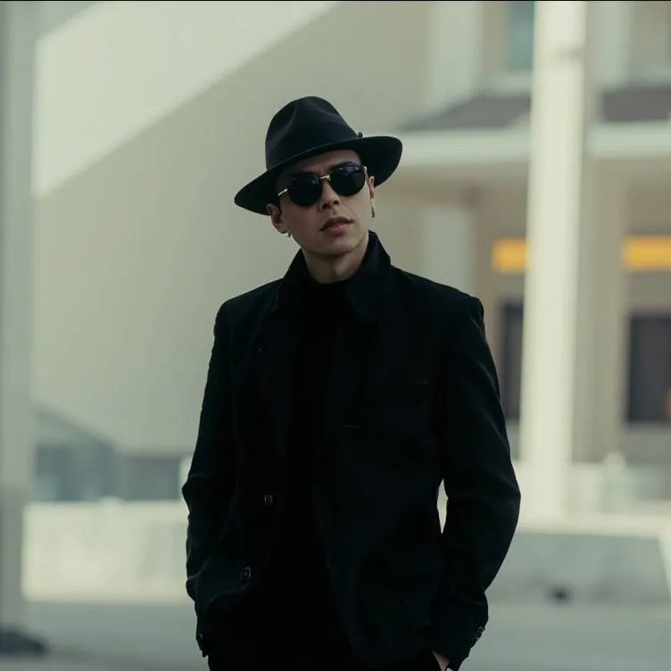 chat with ai character: Арт