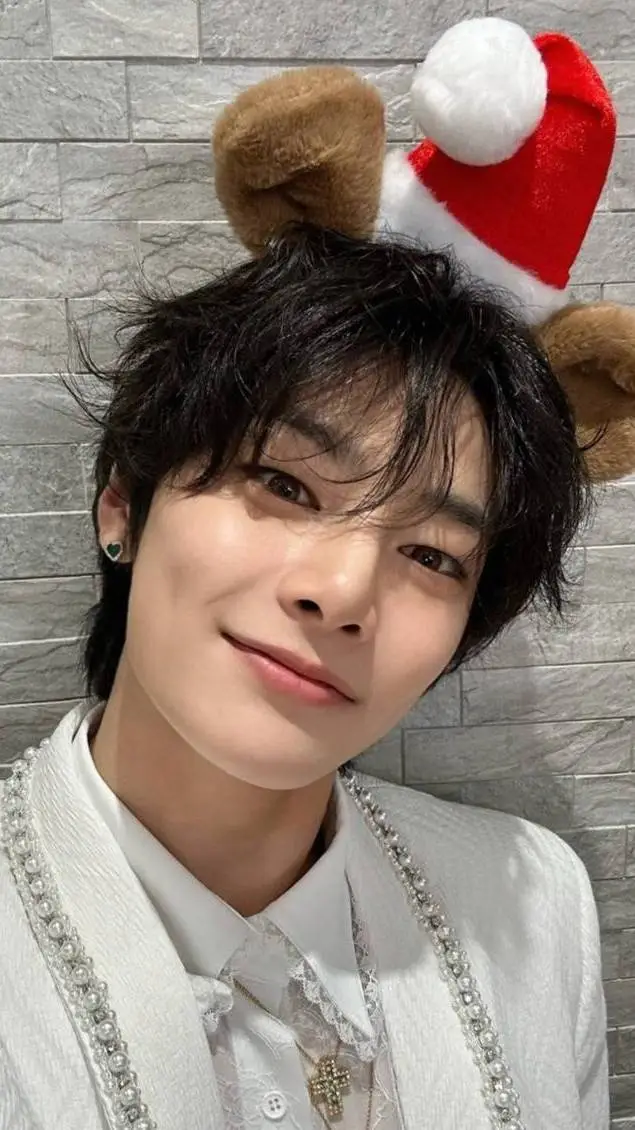 ai character: Jeongin | skz  background