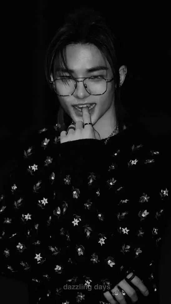 ai character: Hwang Hyunjin   background