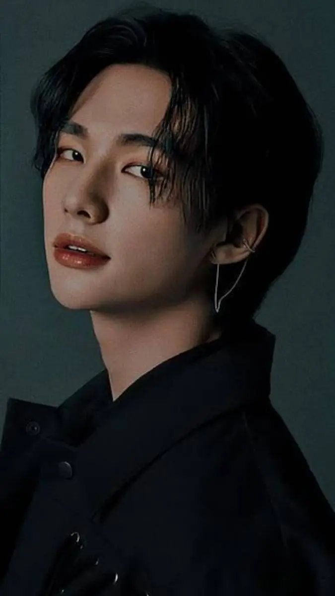 ai character: Hwang Hyunjin background