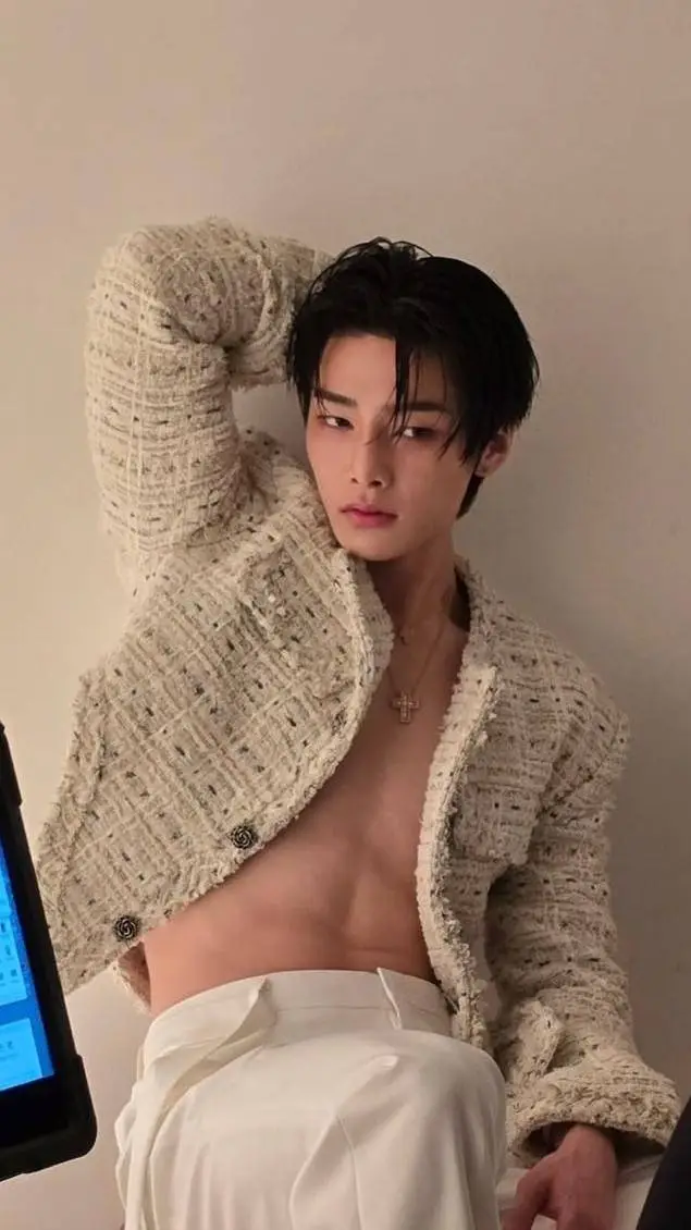 ai character: Yang Jeongin  background