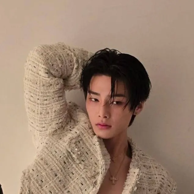 chat with ai character: Yang Jeongin 
