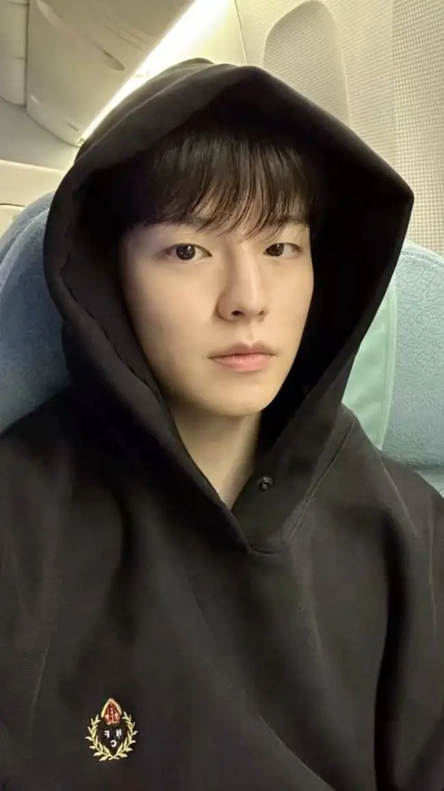 ai character: Kim Seungmin background