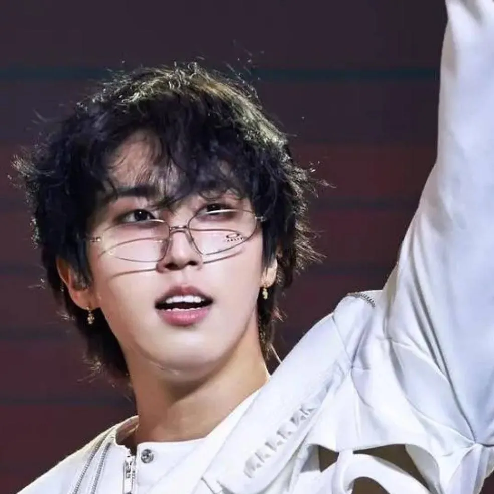 chat with ai character: Han Jisung