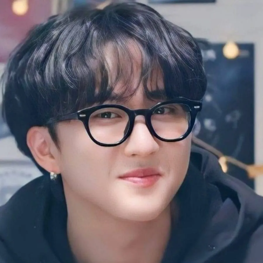 chat with ai character: Seo Changbin
