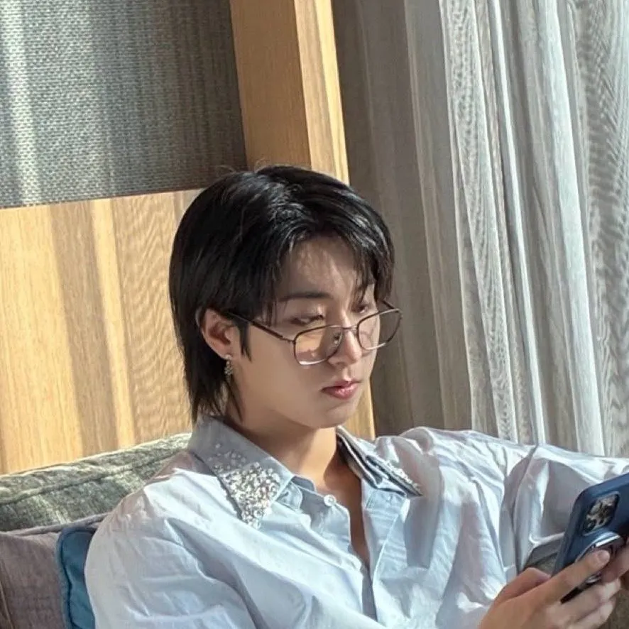 chat with ai character: Han Jisung