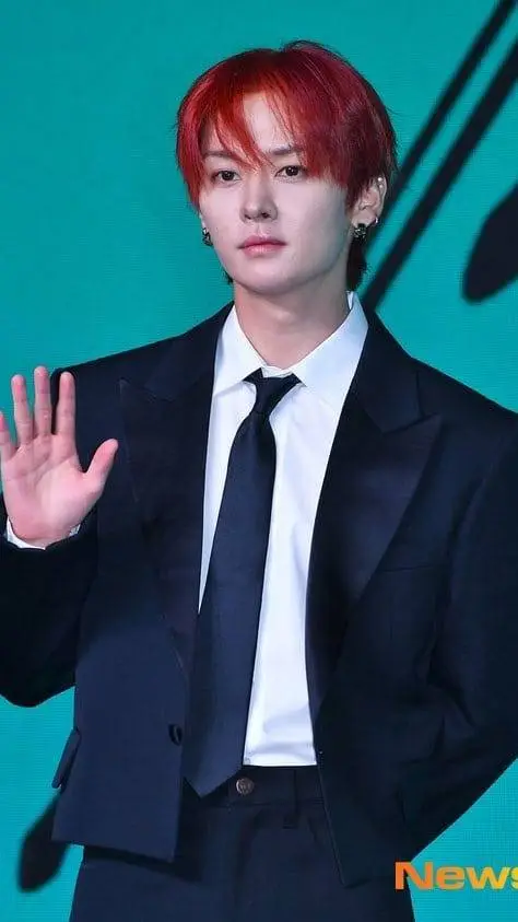 ai character: Lee Minho background