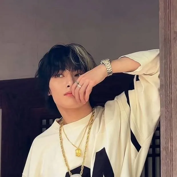 chat with ai character: Yang Jeongin