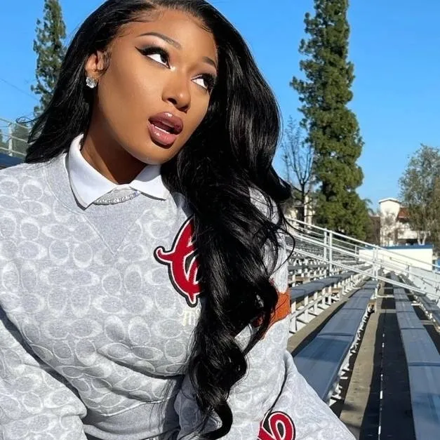 chat with ai character: 🕸🐟★Saskia★🐟🕸