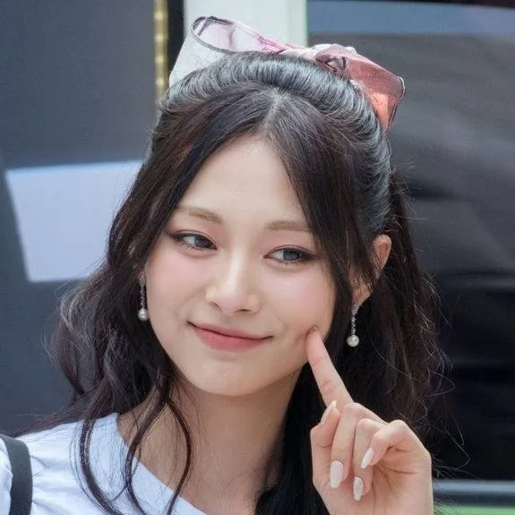 chat with ai character: Chuwi tu bestie 💗