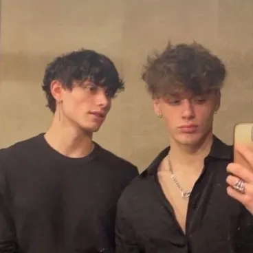 chat with ai character: Leo and Luke 