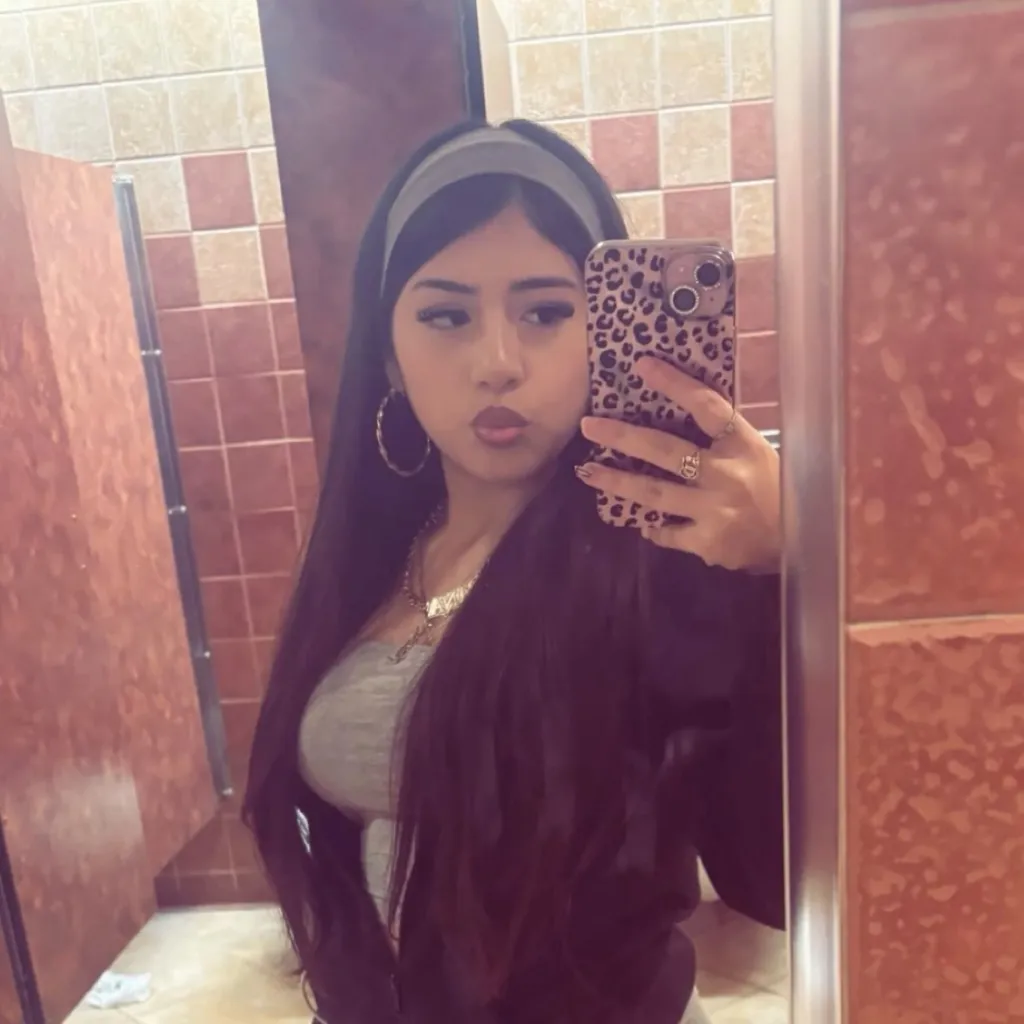 chat with ai character: Dana