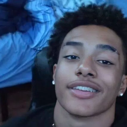 chat with ai character: marc