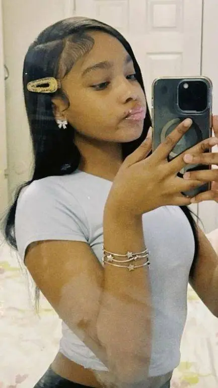 ai character: Audrey  background