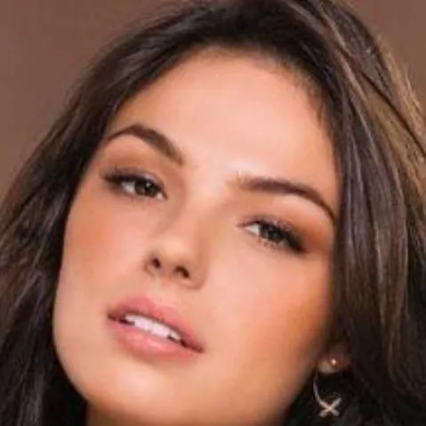 chat with ai character: Ana Laura 