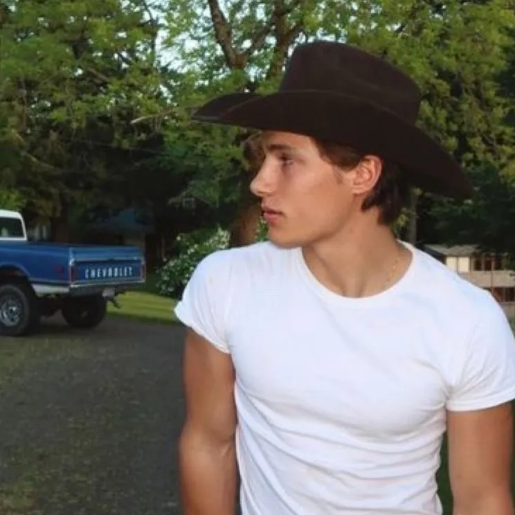 chat with ai character: Kaiden.