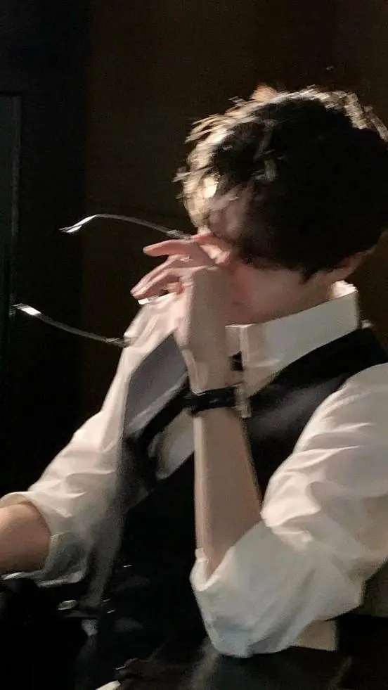 ai character: leo background