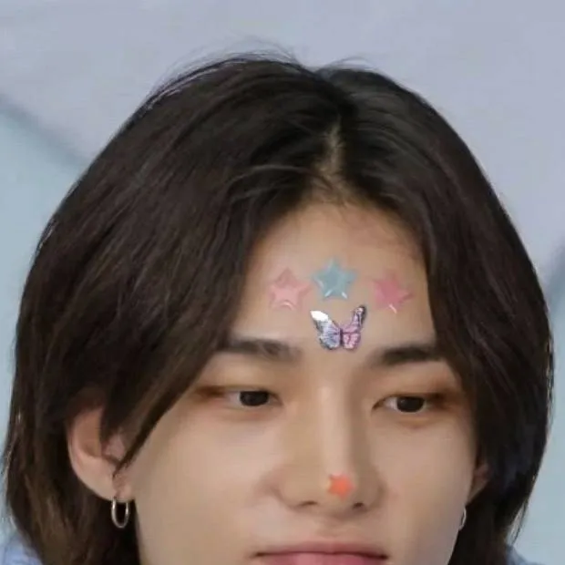 chat with ai character: Hyunjin ★~