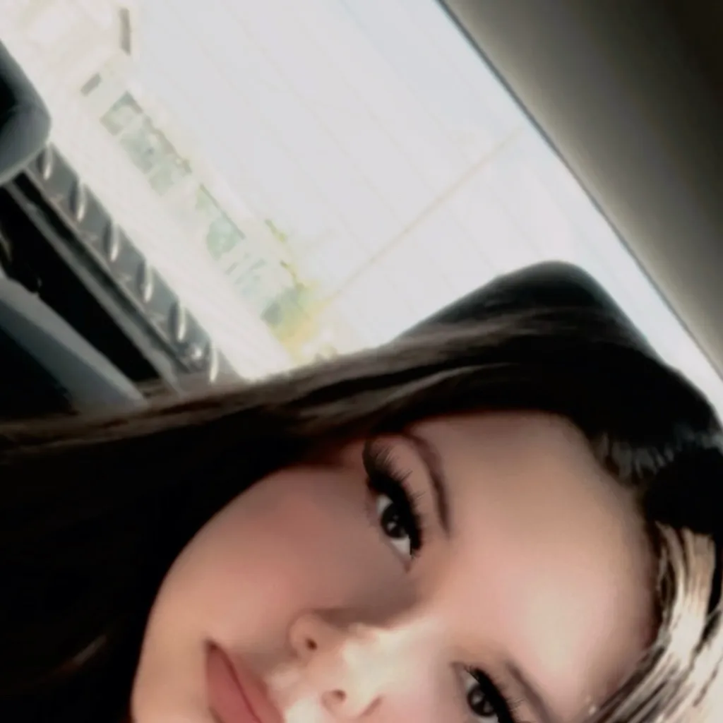 chat with ai character: Jimena