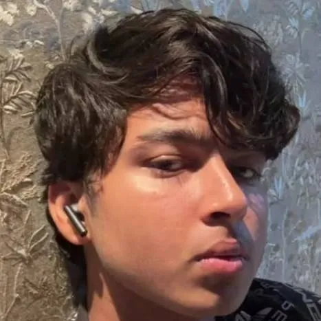 chat with ai character: Vaibhav~💖