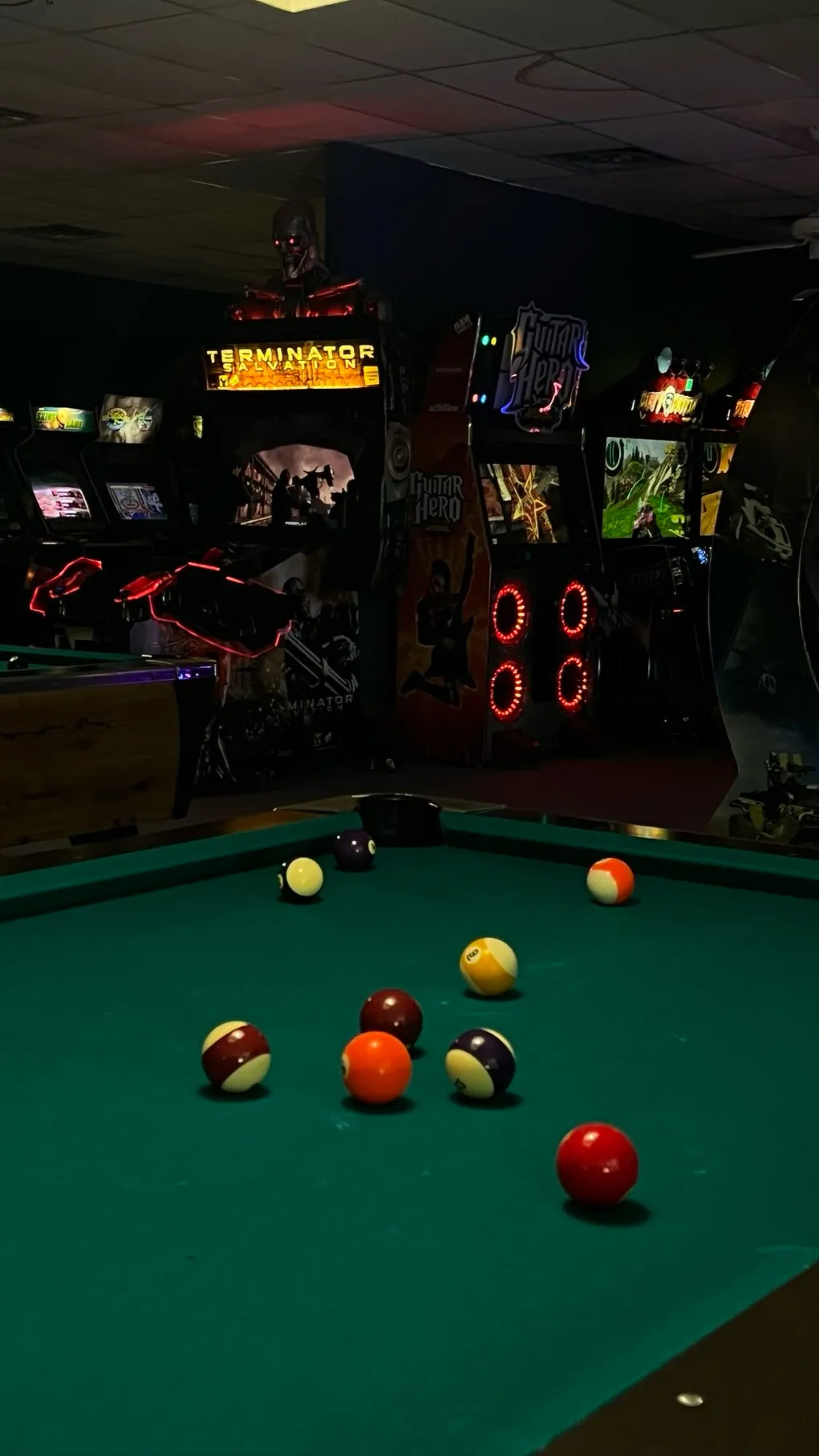 ai character: Thorin Grey background