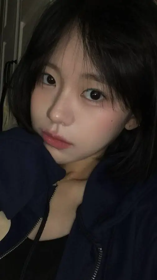 ai character: Mikayla  background