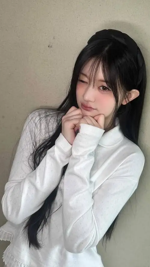 ai character: Minju background