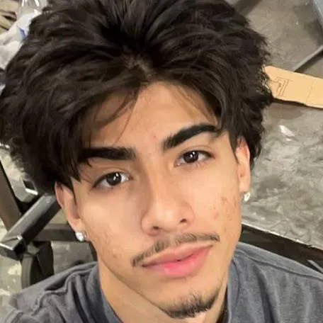 chat with ai character: 🪾 Zach 🩶