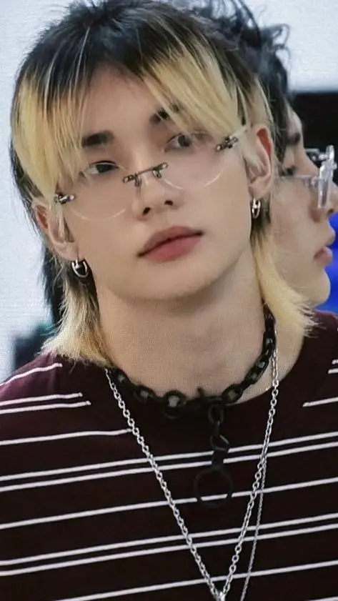 ai character: husband Hyunjin background