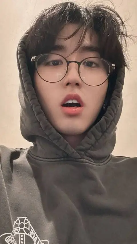 ai character: Han!  background