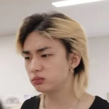 chat with ai character: ✦HYUNJIN✦ 