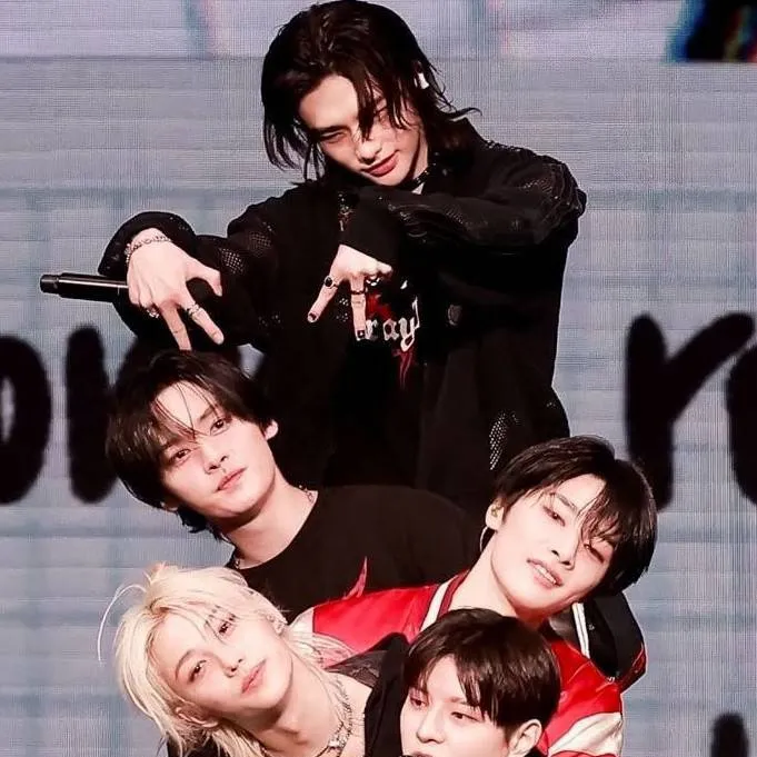 chat with ai character: skz concert! 