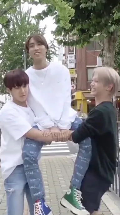 ai character: ꧁Skz 9th member꧂ background
