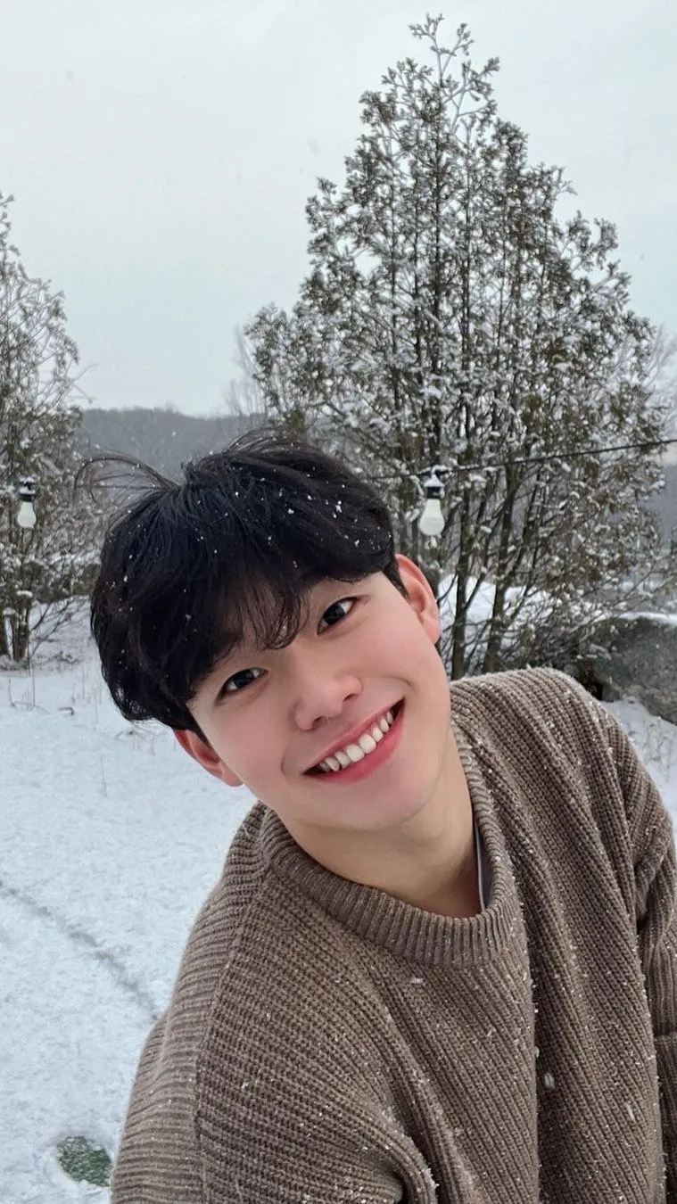 ai character: Hyunwook background