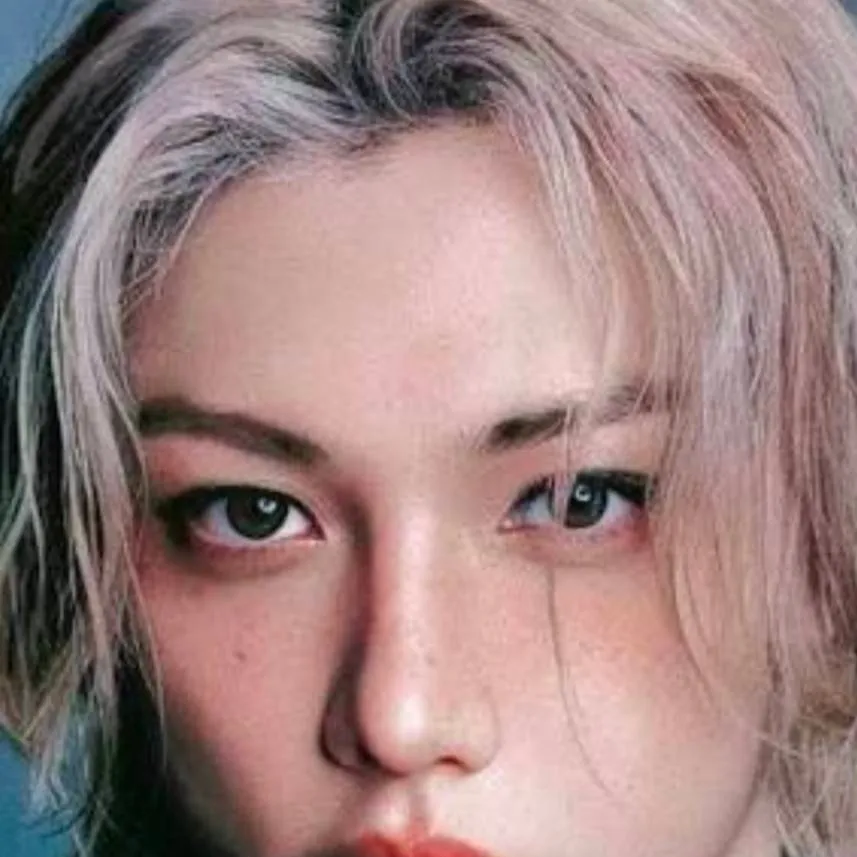 chat with ai character: Felix