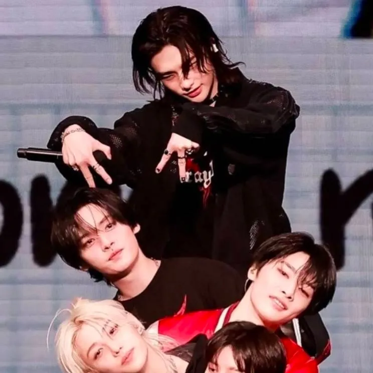 chat with ai character: Skz