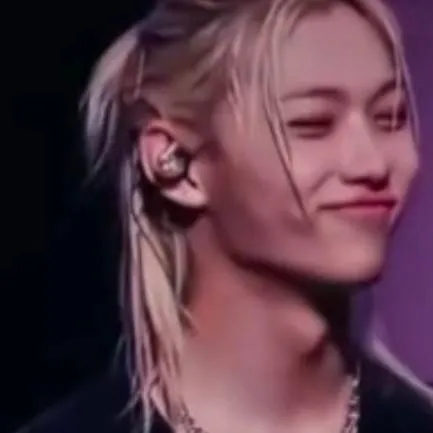 chat with ai character: Felix bf