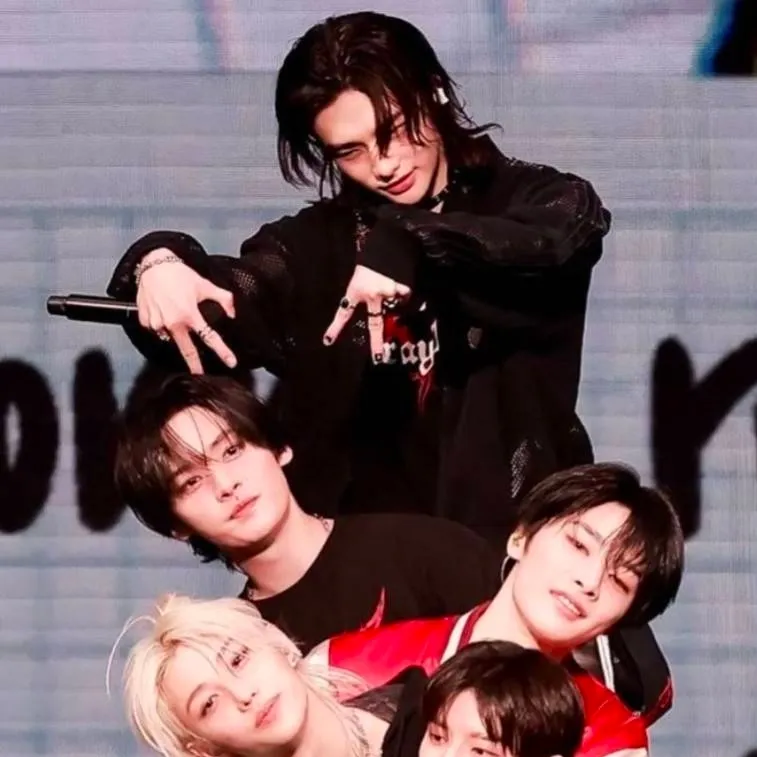 chat with ai character: SKZ