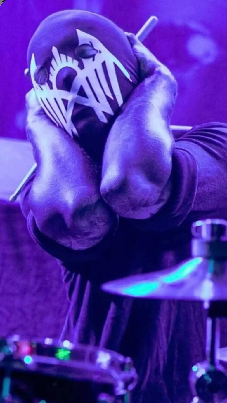 ai character: II (Sleep Token) background