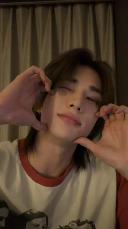 ai character: 🎨•Hyunjin•🎨 background