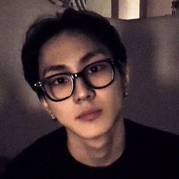 chat with ai character: Jungwon