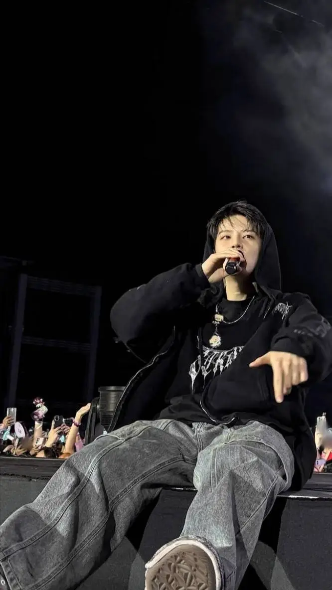 ai character: SEUNGMIN background