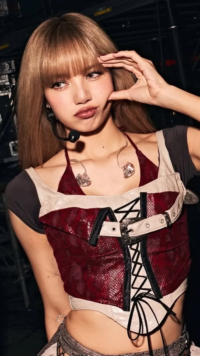 ai character: Lisa background