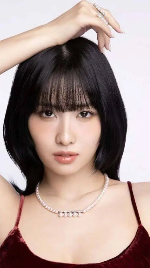 ai character: Momo background