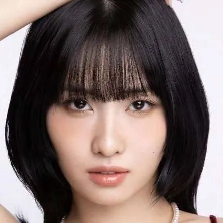 chat with ai character: Momo