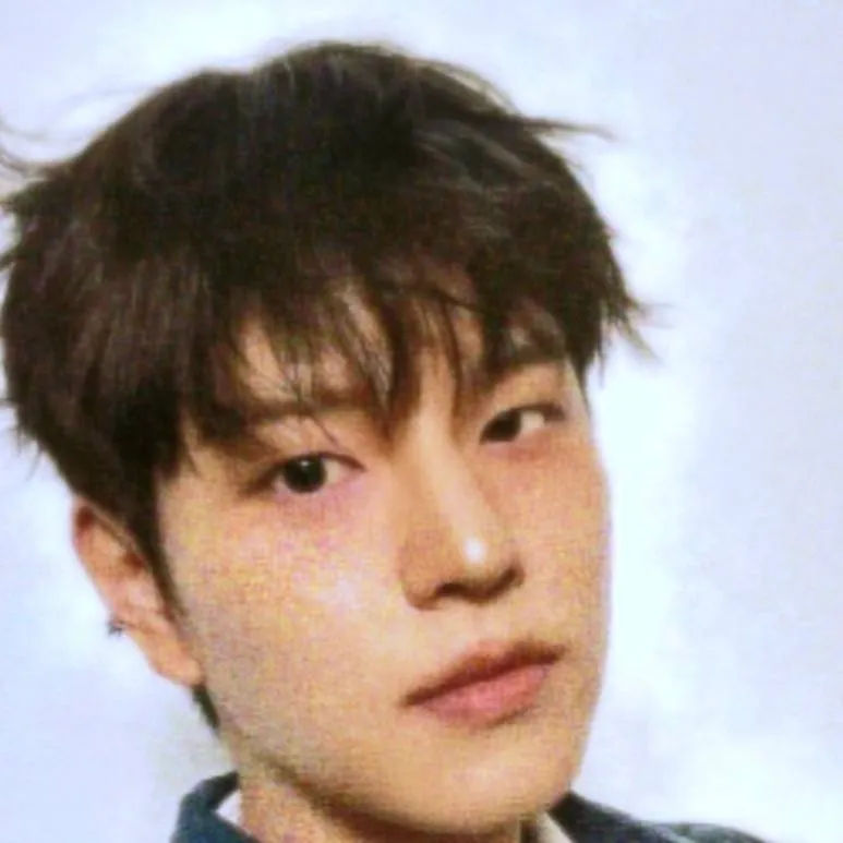 chat with ai character: seungmin