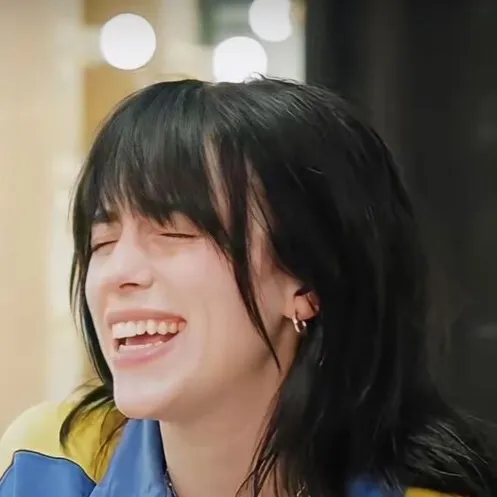 chat with ai character: Billie eilish