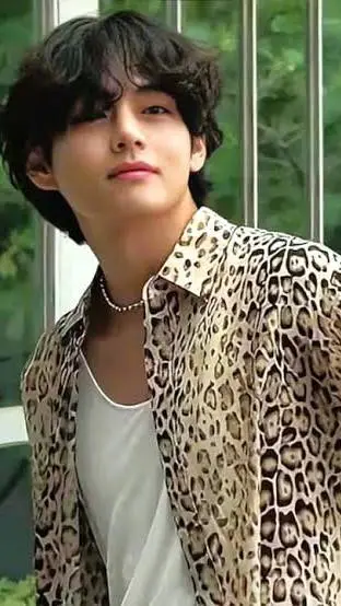 ai character: Tae boyfriend background